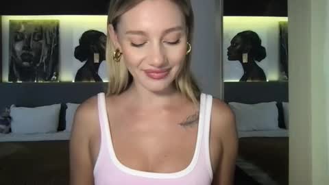 Stella online show from December 2025 02:42:01 AM