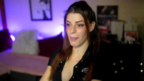 Stella online show from October 2025 03:45:01 PM