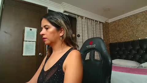 Snapshot of stella_xue chatting on September 2025 07:35:02 PM Estella online show from September 2025 07:35:02 PM