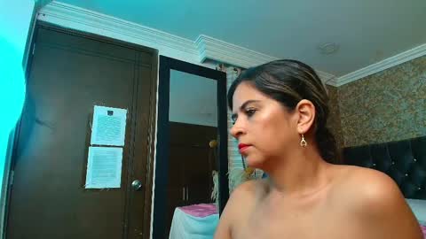 Snapshot of stella_xue chatting on September 2025 08:52:01 PM Estella online show from September 2025 08:52:01 PM