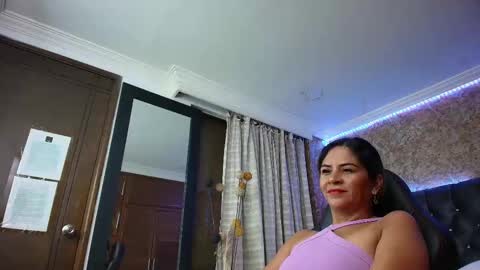 Snapshot of stella_xue chatting on October 2025 09:57:02 PM Estella online show from October 2025 09:57:02 PM