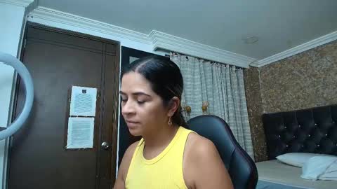 Snapshot of stella_xue chatting on October 2025 09:26:02 PM Estella online show from October 2025 09:26:02 PM