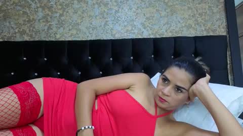 Snapshot of stella_xue chatting on November 2025 10:43:02 PM Estella online show from November 2025 10:43:02 PM