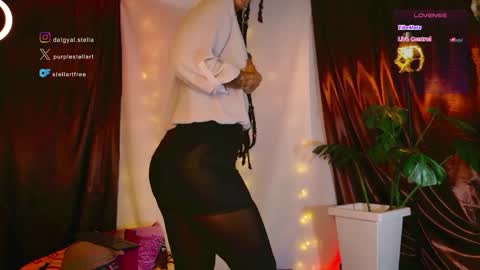 stellart_ online show from June 2026 02:02:02 AM