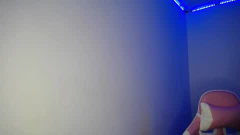 Emma online show from February 2025 09:39:01 PM