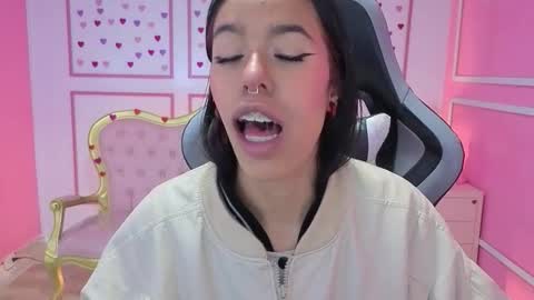 Stephania online show from October 2025 11:39:01 AM