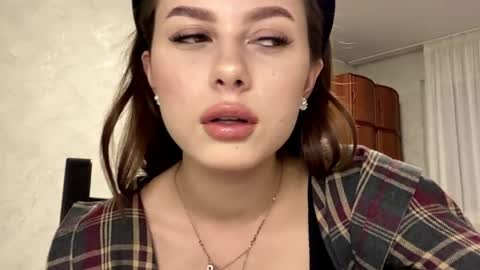 Stephani online show from March 2026 03:23:01 PM