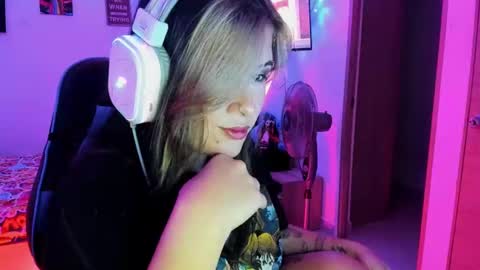 Snapshot of stephany_uwu chatting on January 2025 04:18:02 AM Stephany independient model online show from January 2025 04:18:02 AM