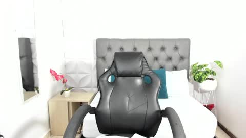 S T E P H A N Y A online show from February 2025 12:06:02 PM