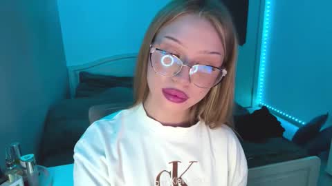 Snapshot of stepheniesemans chatting on March 2026 01:17:02 PM Stef online show from March 2026 01:17:02 PM