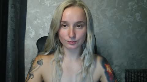 Snapshot of stephiepink chatting on October 2025 08:34:02 AM Grace online show from October 2025 08:34:02 AM