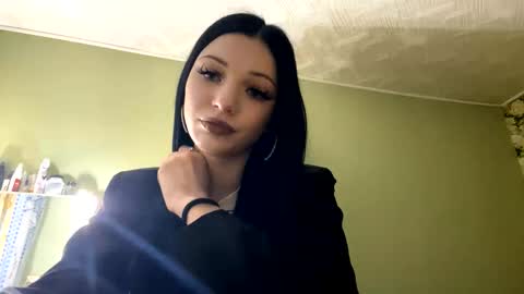 StephanI online show from November 2025 12:05:02 PM