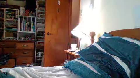 Ian23602 online show from September 2025 11:57:01 AM