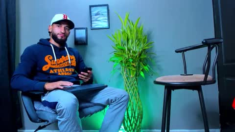 Snapshot of stev_velez chatting on October 2025 12:02:02 PM Steve online show from October 2025 12:02:02 PM