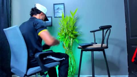 Snapshot of stev_velez chatting on October 2025 02:18:02 PM Steve online show from October 2025 02:18:02 PM