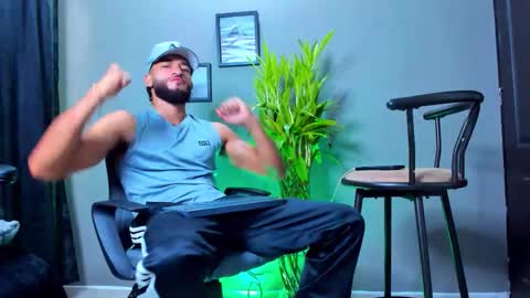 Snapshot of stev_velez chatting on October 2025 02:24:01 PM Steve online show from October 2025 02:24:01 PM