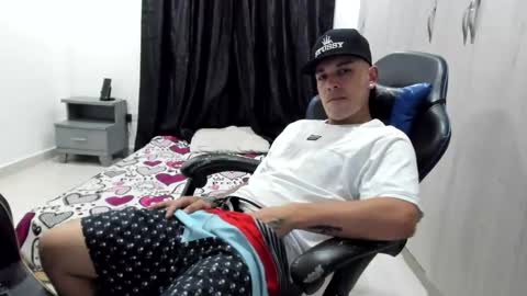 stiven_fox33 online show from November 2025 02:28:02 AM