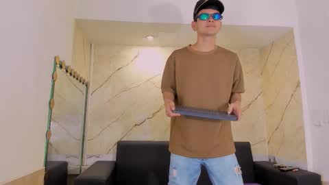 Snapshot of stivendreams chatting on January 2026 05:10:02 AM friends online show from January 2026 05:10:02 AM