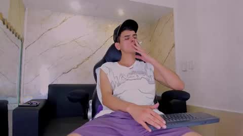 Snapshot of stivendreams chatting on January 2026 04:29:01 AM friends online show from January 2026 04:29:01 AM