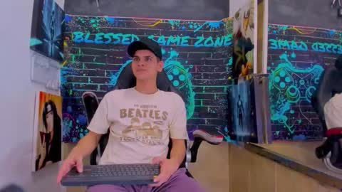 Snapshot of stivendreams chatting on February 2026 04:29:01 AM friends online show from February 2026 04:29:01 AM