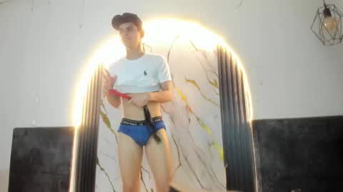 Snapshot of stivendreams chatting on February 2026 04:35:01 AM friends online show from February 2026 04:35:01 AM