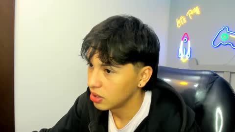 Stiwen online show from October 2025 01:42:02 PM