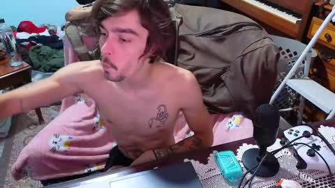Snapshot of str8whiteboy21 chatting on October 2025 06:07:02 PM str8whiteboy21 online show from October 2025 06:07:02 PM