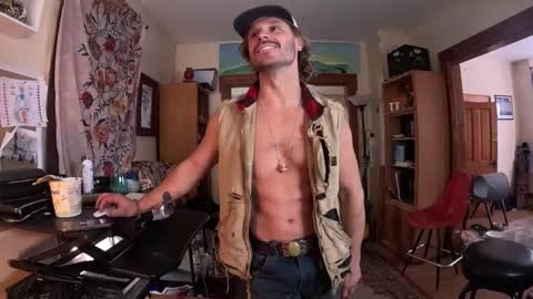 Snapshot of straightishd chatting on December 2025 05:18:02 PM Cowboy Zuhly online show from December 2025 05:18:02 PM