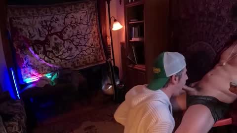 Snapshot of straightishd chatting on December 2025 04:00:02 AM Cowboy Zuhly online show from December 2025 04:00:02 AM