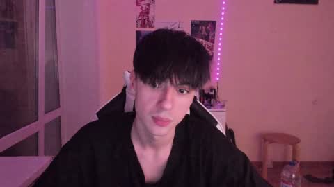 Snapshot of stralght_twinks chatting on December 2024 12:09:01 AM Ray online show from December 2024 12:09:01 AM