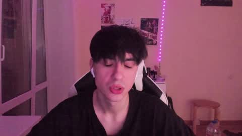 Snapshot of stralght_twinks chatting on December 2024 03:15:01 AM Ray online show from December 2024 03:15:01 AM