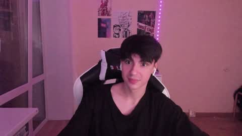 Snapshot of stralght_twinks chatting on December 2024 04:54:02 AM Ray online show from December 2024 04:54:02 AM