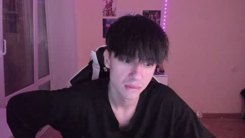 Snapshot of stralght_twinks chatting on December 2024 01:36:01 AM Ray online show from December 2024 01:36:01 AM