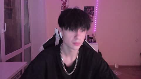 Snapshot of stralght_twinks chatting on December 2024 04:42:02 AM Ray online show from December 2024 04:42:02 AM