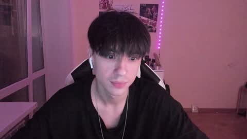 Snapshot of stralght_twinks chatting on December 2024 03:32:01 AM Ray online show from December 2024 03:32:01 AM