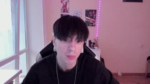 Snapshot of stralght_twinks chatting on December 2024 10:43:01 AM Ray online show from December 2024 10:43:01 AM