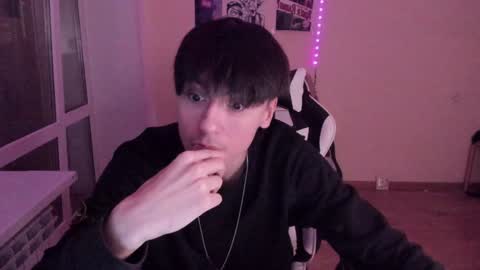 Snapshot of stralght_twinks chatting on December 2024 01:45:01 PM Ray online show from December 2024 01:45:01 PM