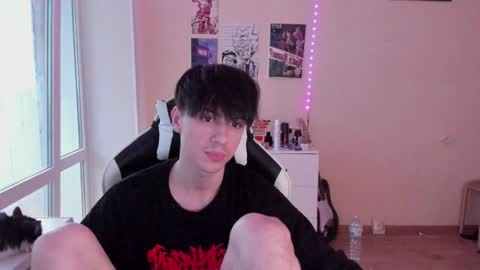 Snapshot of stralght_twinks chatting on December 2024 11:32:02 AM Ray online show from December 2024 11:32:02 AM