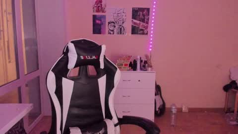 Snapshot of stralght_twinks chatting on December 2024 06:14:01 AM Ray online show from December 2024 06:14:01 AM