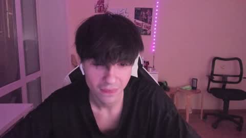 Snapshot of stralght_twinks chatting on December 2024 05:58:02 PM Ray online show from December 2024 05:58:02 PM