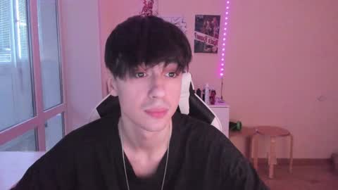 Snapshot of stralght_twinks chatting on December 2024 07:24:02 AM Ray online show from December 2024 07:24:02 AM