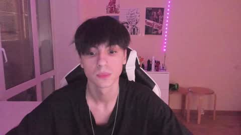 Snapshot of stralght_twinks chatting on December 2024 03:54:02 PM Ray online show from December 2024 03:54:02 PM