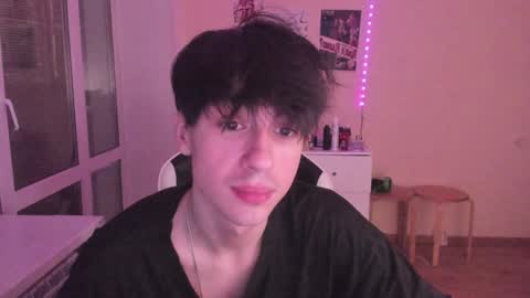 Snapshot of stralght_twinks chatting on December 2024 01:36:02 AM Ray online show from December 2024 01:36:02 AM