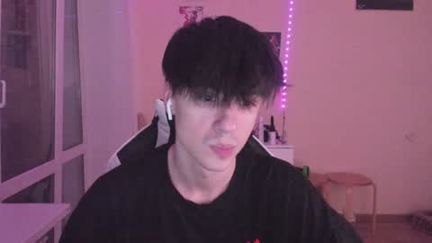 Snapshot of stralght_twinks chatting on December 2024 11:35:01 PM Ray online show from December 2024 11:35:01 PM