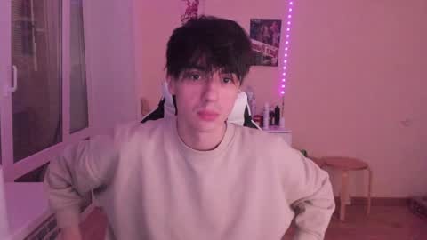 Snapshot of stralght_twinks chatting on January 2025 03:46:01 AM Ray online show from January 2025 03:46:01 AM