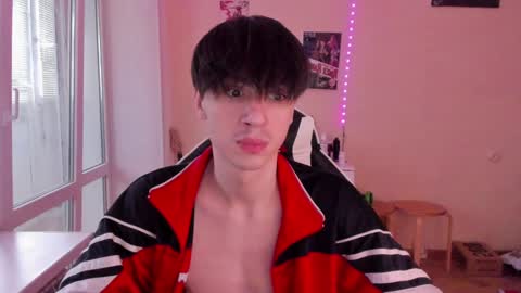 Snapshot of stralght_twinks chatting on January 2025 12:26:02 PM Ray online show from January 2025 12:26:02 PM