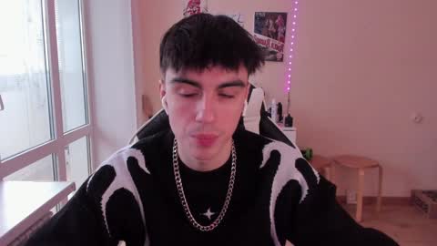 Snapshot of stralght_twinks chatting on January 2025 07:43:02 AM Ray online show from January 2025 07:43:02 AM