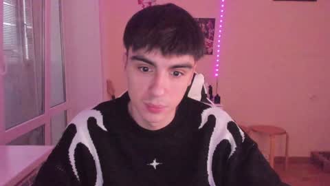 Snapshot of stralght_twinks chatting on January 2025 01:49:02 PM Ray online show from January 2025 01:49:02 PM