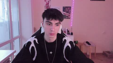 Snapshot of stralght_twinks chatting on January 2025 12:31:01 PM Ray online show from January 2025 12:31:01 PM