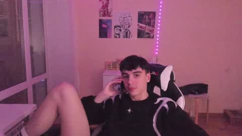 Snapshot of stralght_twinks chatting on January 2025 06:10:01 PM Ray online show from January 2025 06:10:01 PM